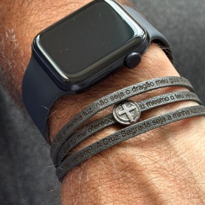 Pulseira com a Oração de São Bento e a Medalha da Cruz Sagrada